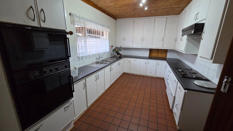 To Let 4 Bedroom Property for Rent in Fichardt Park Free State